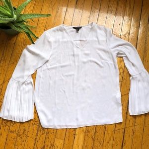 Banana Republic Bell-Sleeve Blouse ✨2 for $10✨
